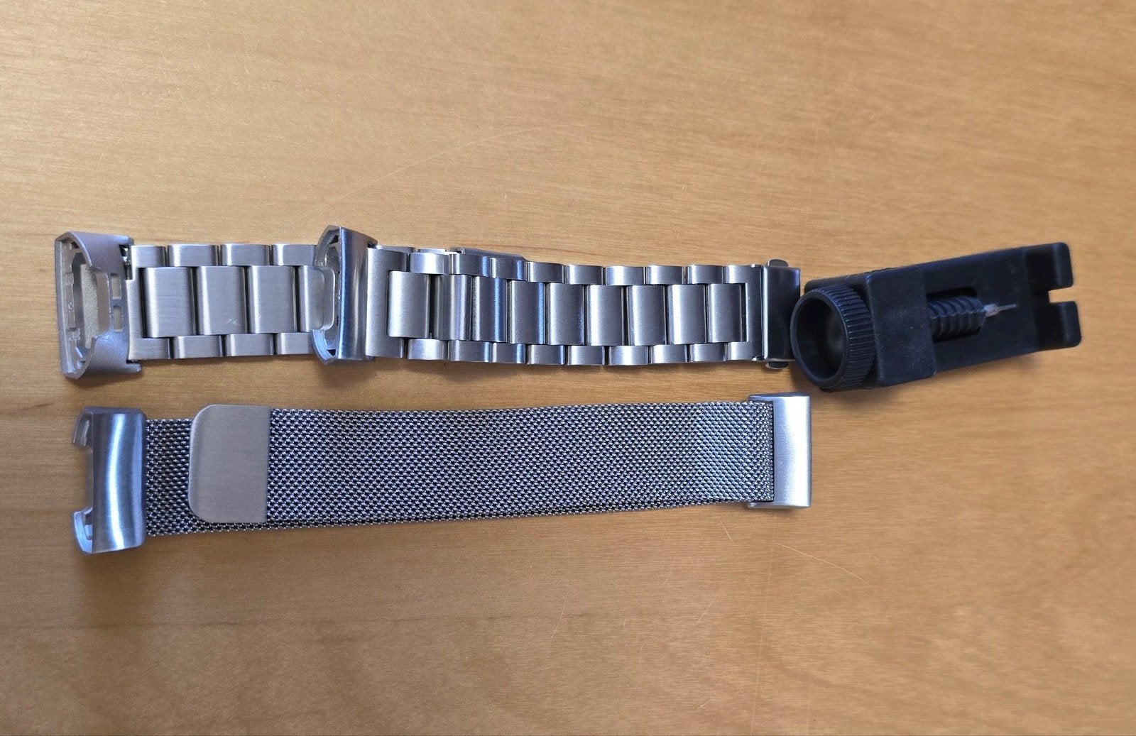 Twee metalen bandjes, Fitbit Charge 3 en Charge 4, nieuw, Bandje, Nieuw, Ophalen of Verzenden, Fitbit