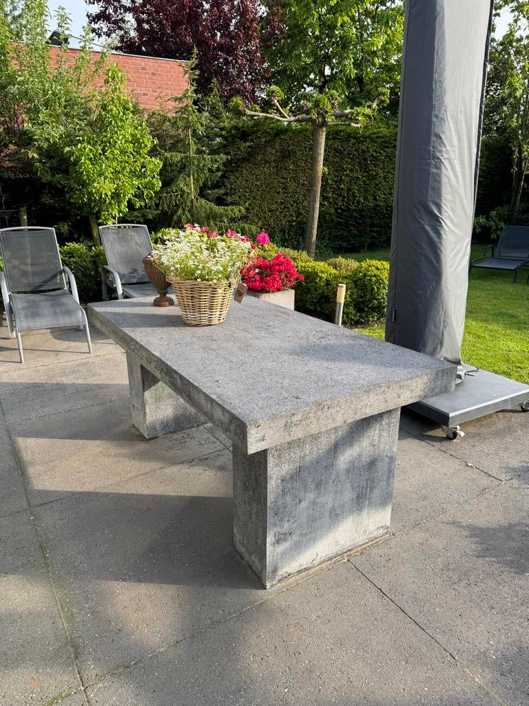 Robuuste betonnen/ terazzo  tuintafel - Grijs, rechthoekig, Tuin en Terras, Tuintafels, Ophalen, Zo goed als nieuw, Rechthoekig