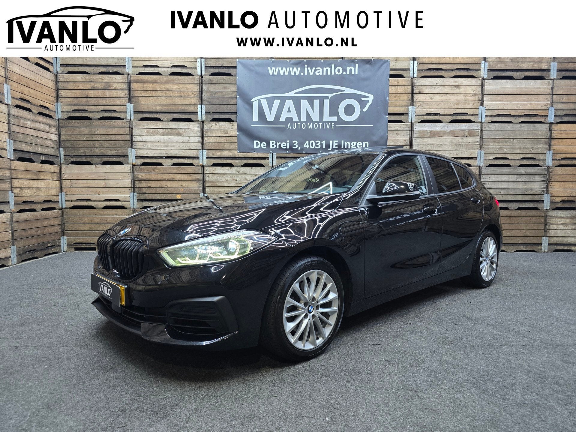 BMW 1-serie 118i High Executive Pano Clima Camera HUD Navi L, Auto's, Stof, Gebruikt, Bedrijf, 3 cilinders