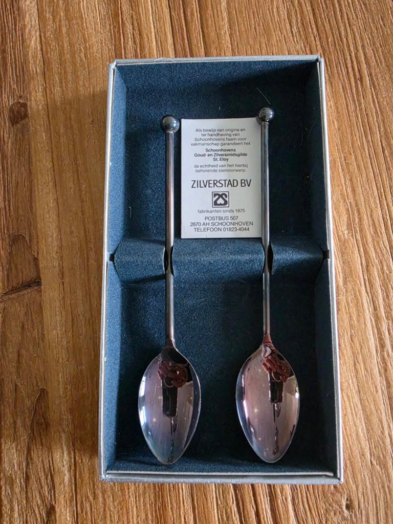 2 verzilverde koffielepels AH, Verzenden