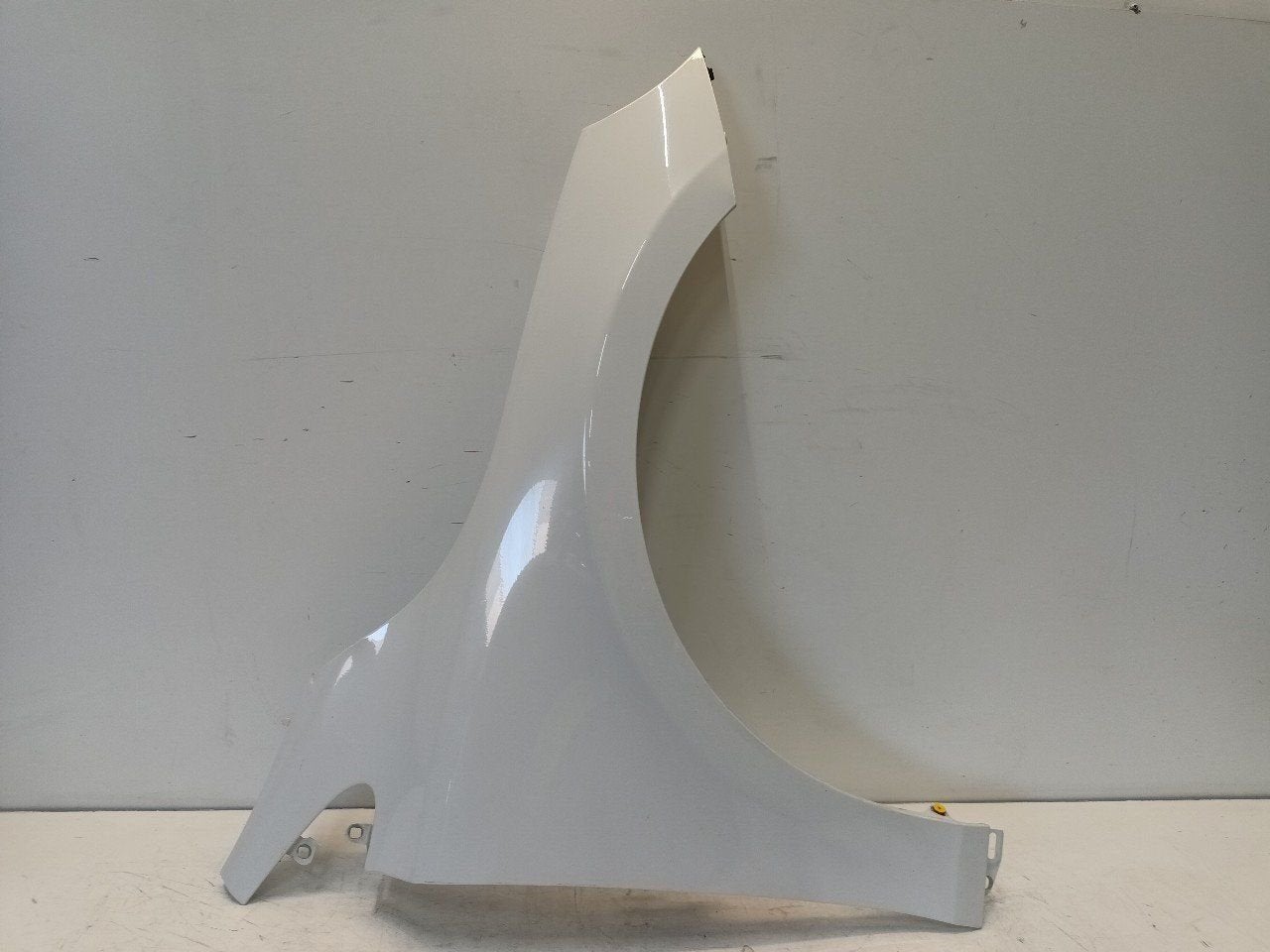 Spatbord rechts voor Volvo V40, Onderdelen@venauto.nl, Van der Ven Autorecycling B.V., Gebruikt, Ettenseweg 76, 4706 PB Roosendaal, The Netherlands