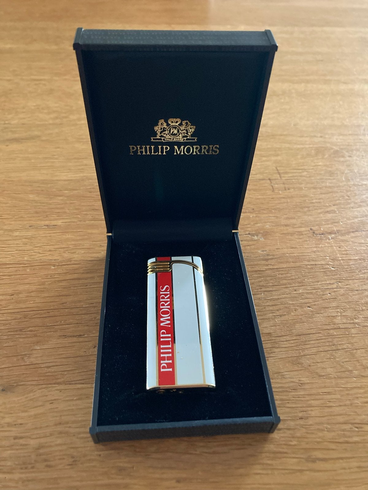 Philip Morris Aansteker - Wit met Gouden Details, Verzamelen, Ophalen of Verzenden, Zo goed als nieuw, Aansteker