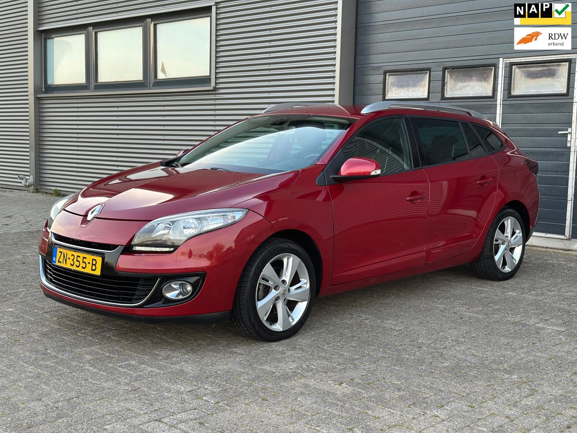 Renault Mégane Estate 1.2 TCe Dynamique NAVI - TREKHAAK - A, Voorwielaandrijving, Gebruikt, 4 cilinders, 116 pk