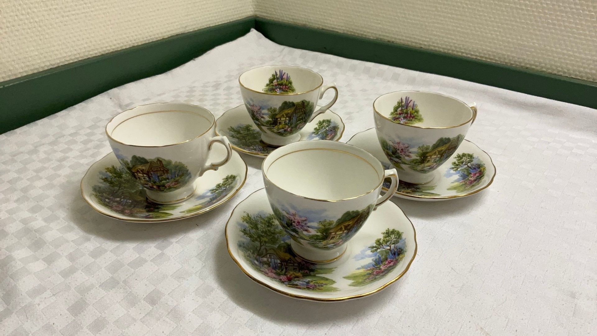 Royal vale, engelse kopjes, landschap decor, jaren 70, Antiek en Kunst, Antiek | Servies los, Ophalen of Verzenden