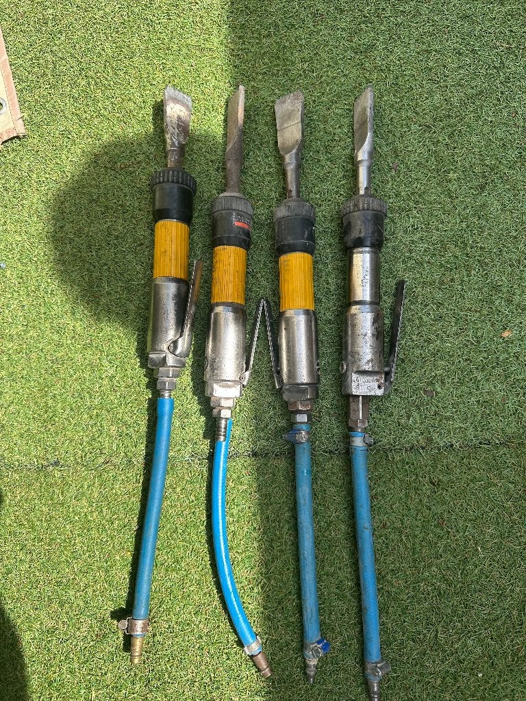 Atlas Copco hakhamers, 100 liter of meer, Ophalen