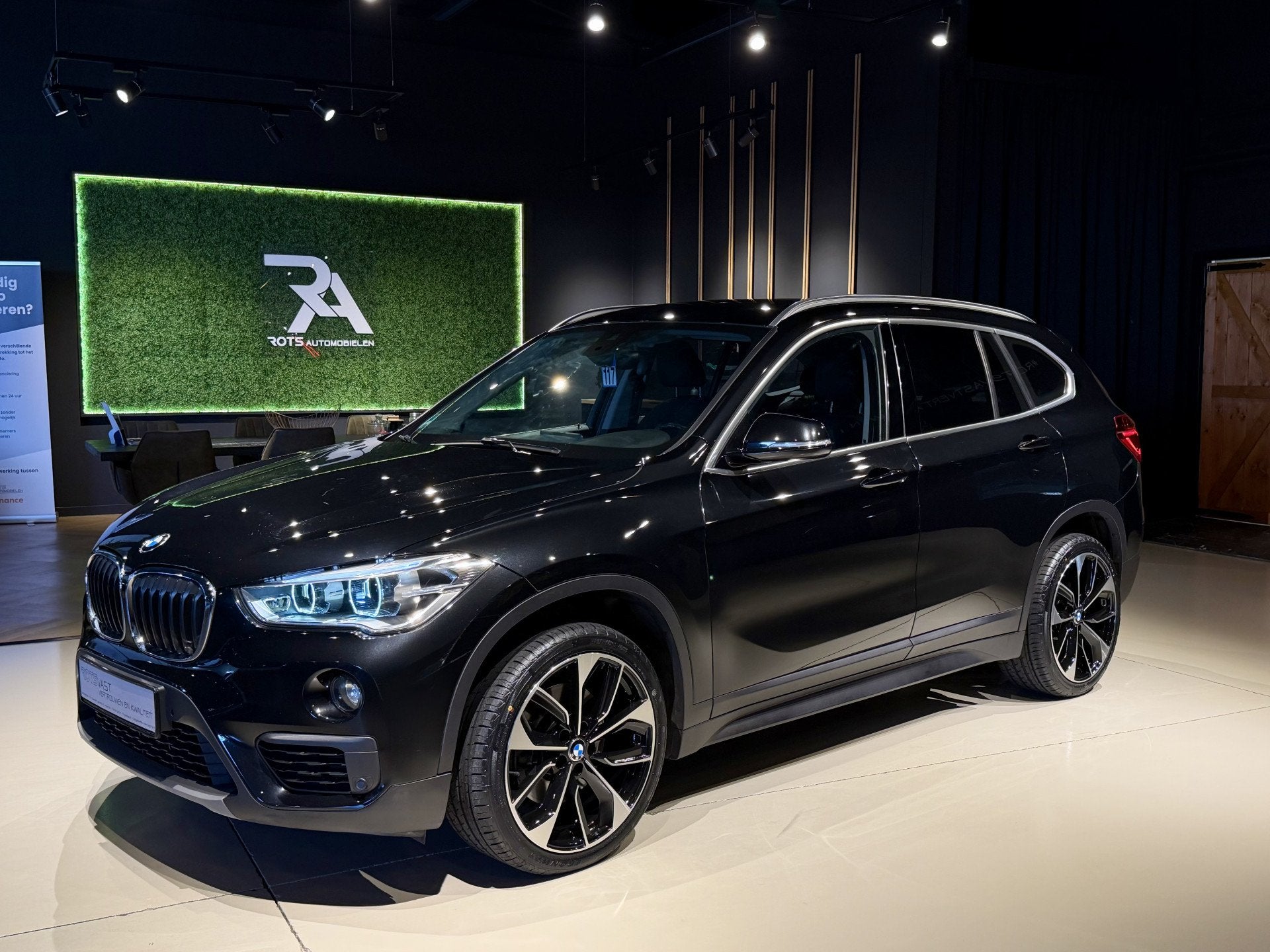 BMW X1 xDrive20i Exe Aut Navi|LED|Cruis|PDC|Camera Zwart, Auto's, 1998 cc, Stof, Gebruikt, Huisgarantie