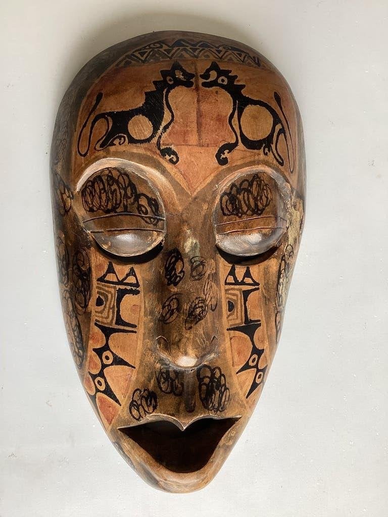 Decoratief Houten Masker met Afrikaanse Motieven, Antiek en Kunst, Hout, Afrika, Masker, Ophalen of Verzenden