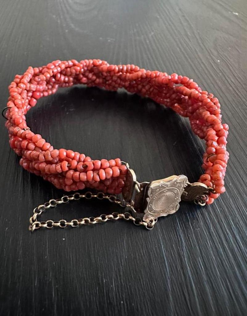 Antieke bloedkoraal 8 strengs armband, Antiek en Kunst, Ophalen of Verzenden
