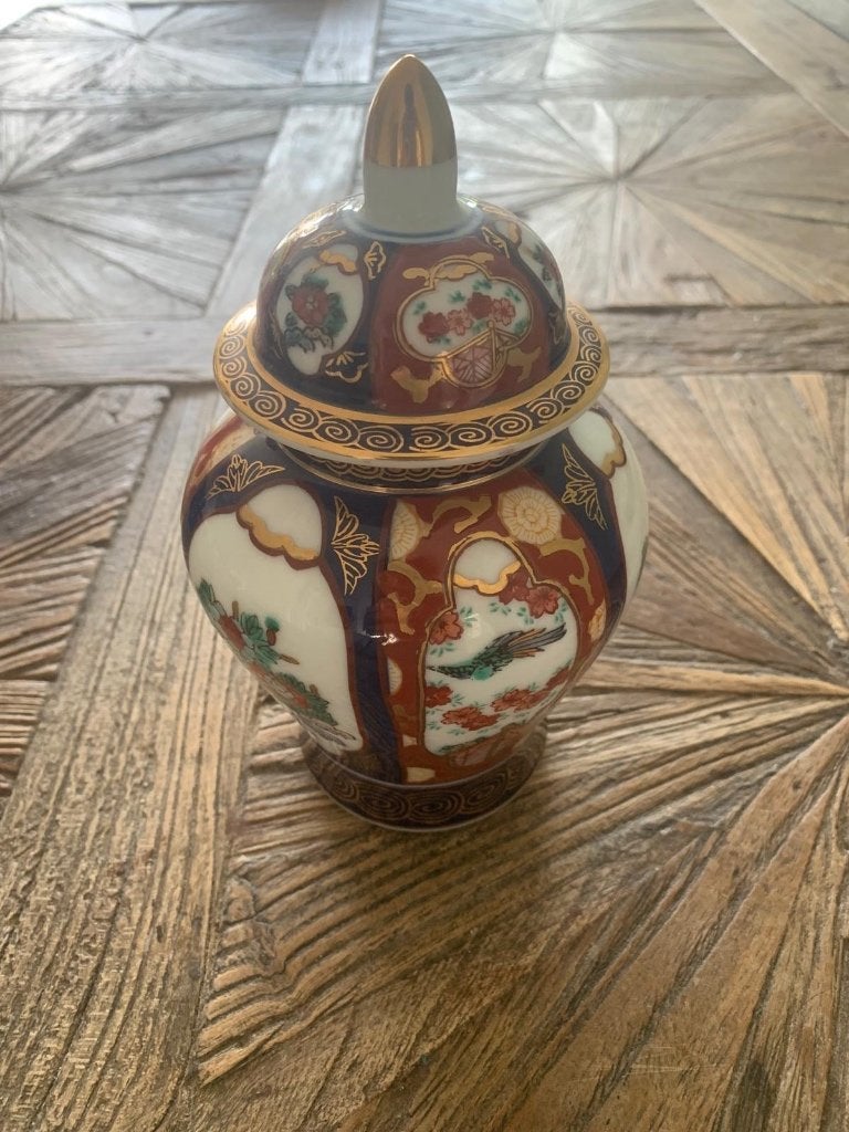 Gold imari pot met deksel, Ophalen