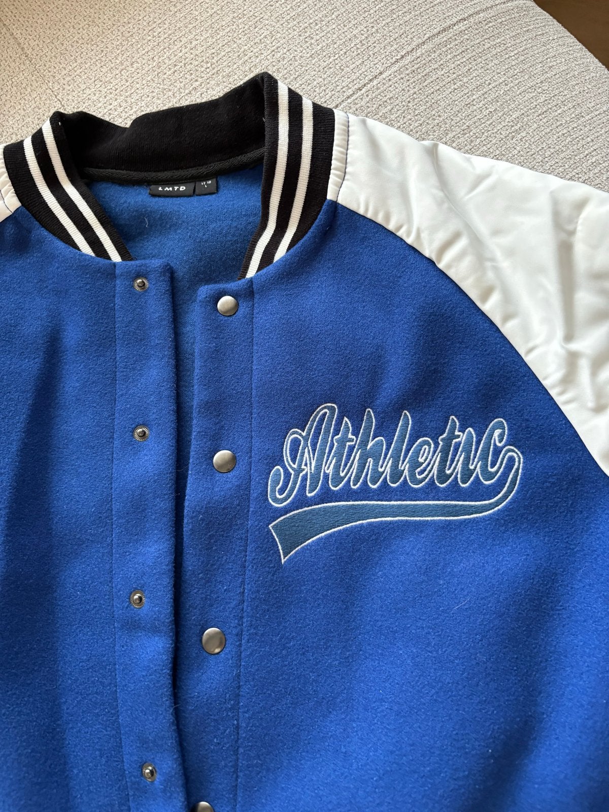 LMTD Varsity Jacket - Blauw/Wit - Maat L, Kleding | Heren, Ophalen of Verzenden, Zo goed als nieuw, Maat 52/54 (L), Blauw