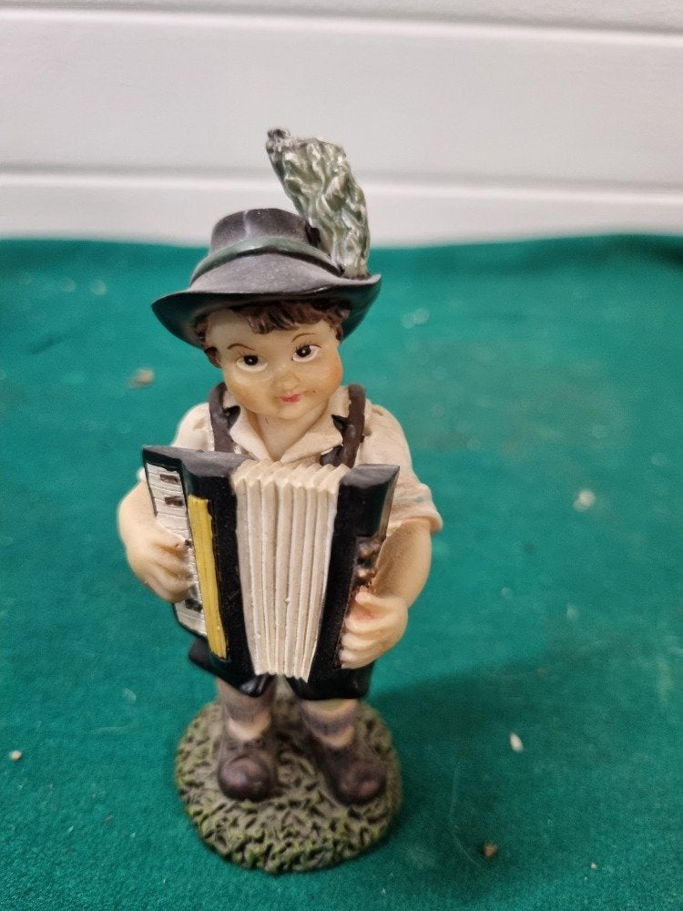 beeld jongen met accordeon, Verzamelen, Ophalen of Verzenden