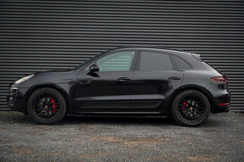 Foto 3 van Porsche Macan 3.0 GTS / Pano / Luchtvering / Trekhaak / Spor