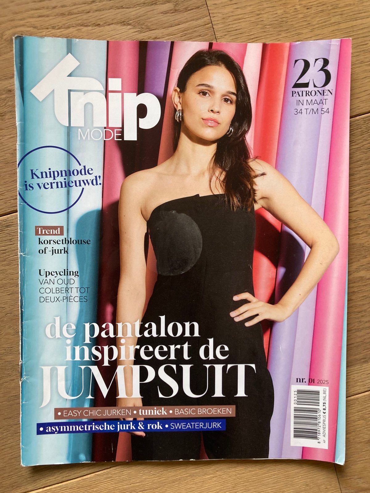 Knip mode tijdschrift volume 1 van 2025, Hobby en Vrije tijd, Ophalen of Verzenden, Zo goed als nieuw, Vrouw, Knipmode