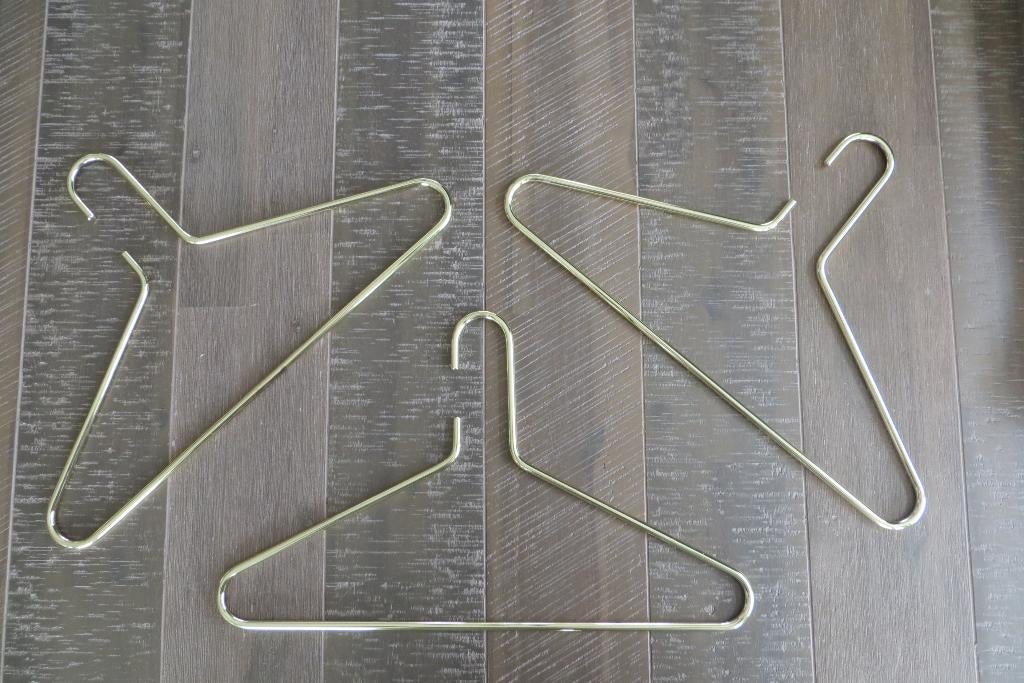 Drie kledinghangers messing, Kleding | Dames, Kledinghangers, Ophalen of Verzenden, Zo goed als nieuw, Metaal, Kinderen en Volwassenen