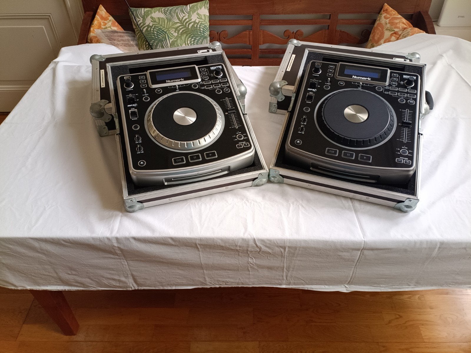 Numark, 1x NDX 800 en 1x 900 DJ CD speler in 2x flight case, Ophalen, Zo goed als nieuw, Dj-set, Numark