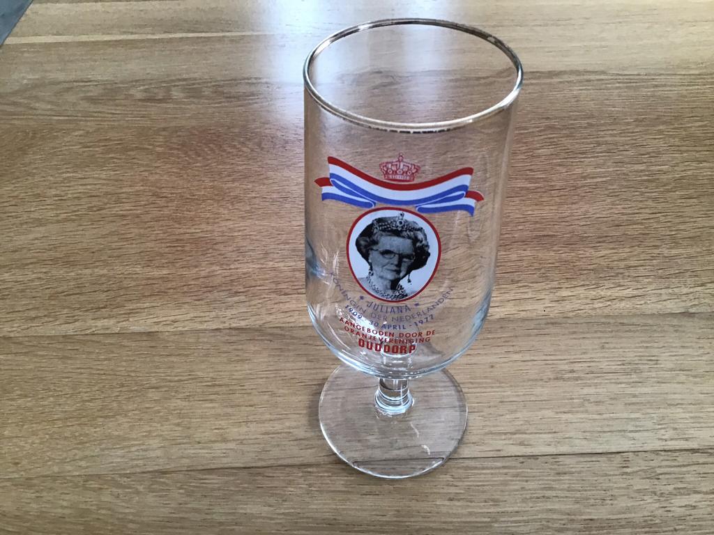 Glas met oud koningin Juliana erop, Verzamelen, Ophalen of Verzenden, Nieuw, Overige typen