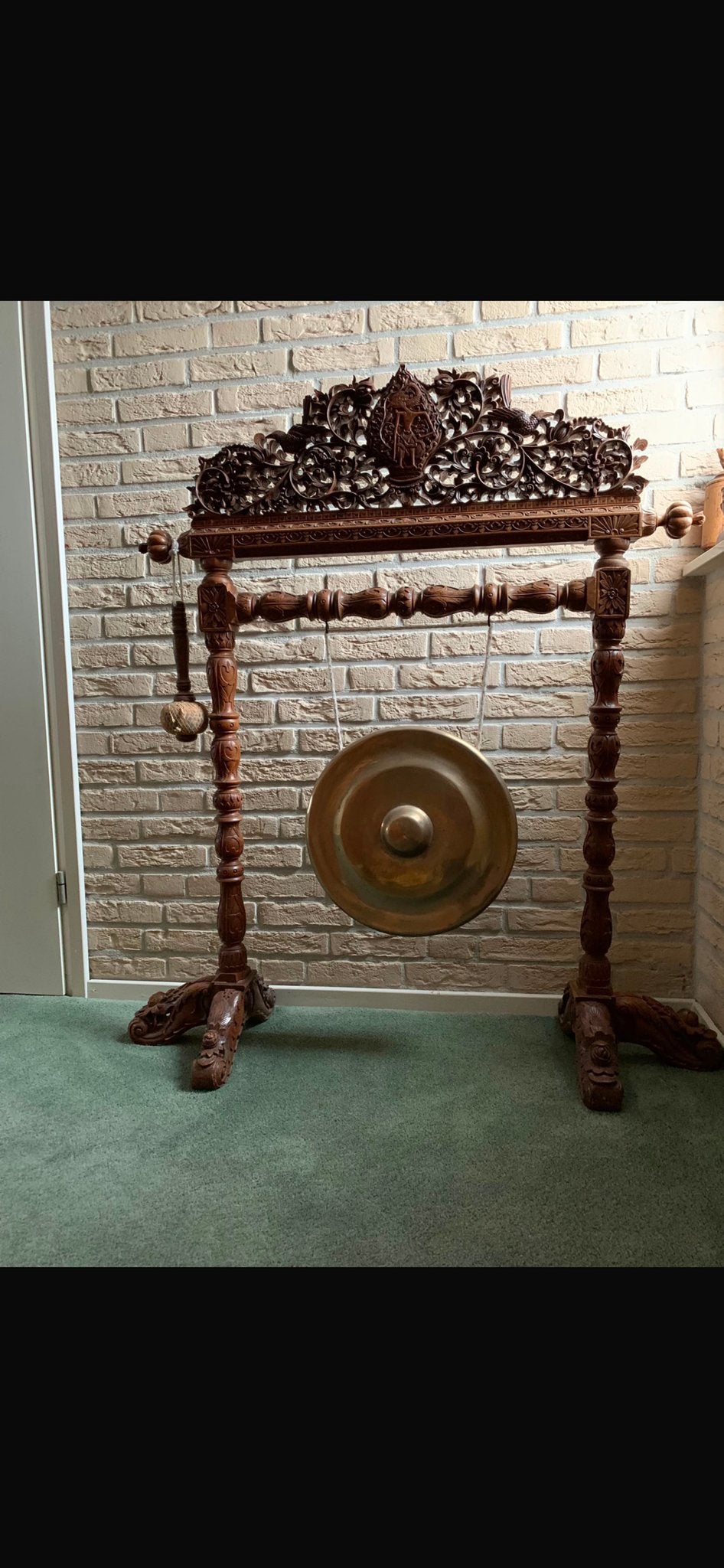 Antieke Indonesische Decoratieve Gong met Houten Standaard, Ophalen, Zo goed als nieuw