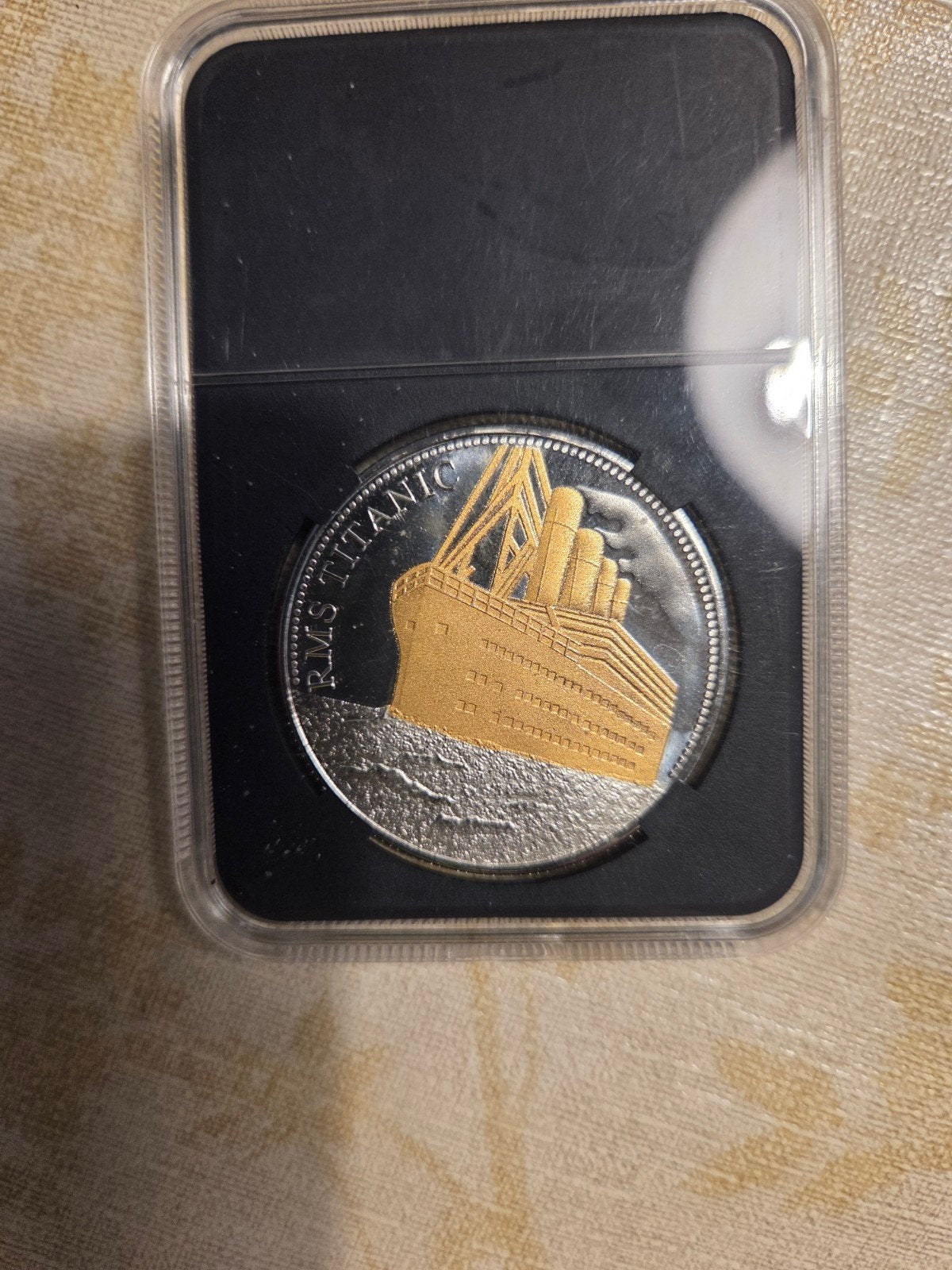 Titanic Herdenkingsmunt - Zilverkle met Goudkleurige Details, Ophalen of Verzenden, Zilver