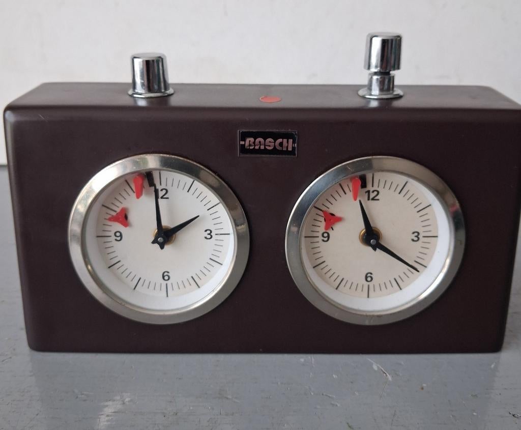 Vintage BASCH Schaakklok - Perfect voor schaakliefhebbers, Antiek en Kunst, Antiek | Klokken, Ophalen of Verzenden
