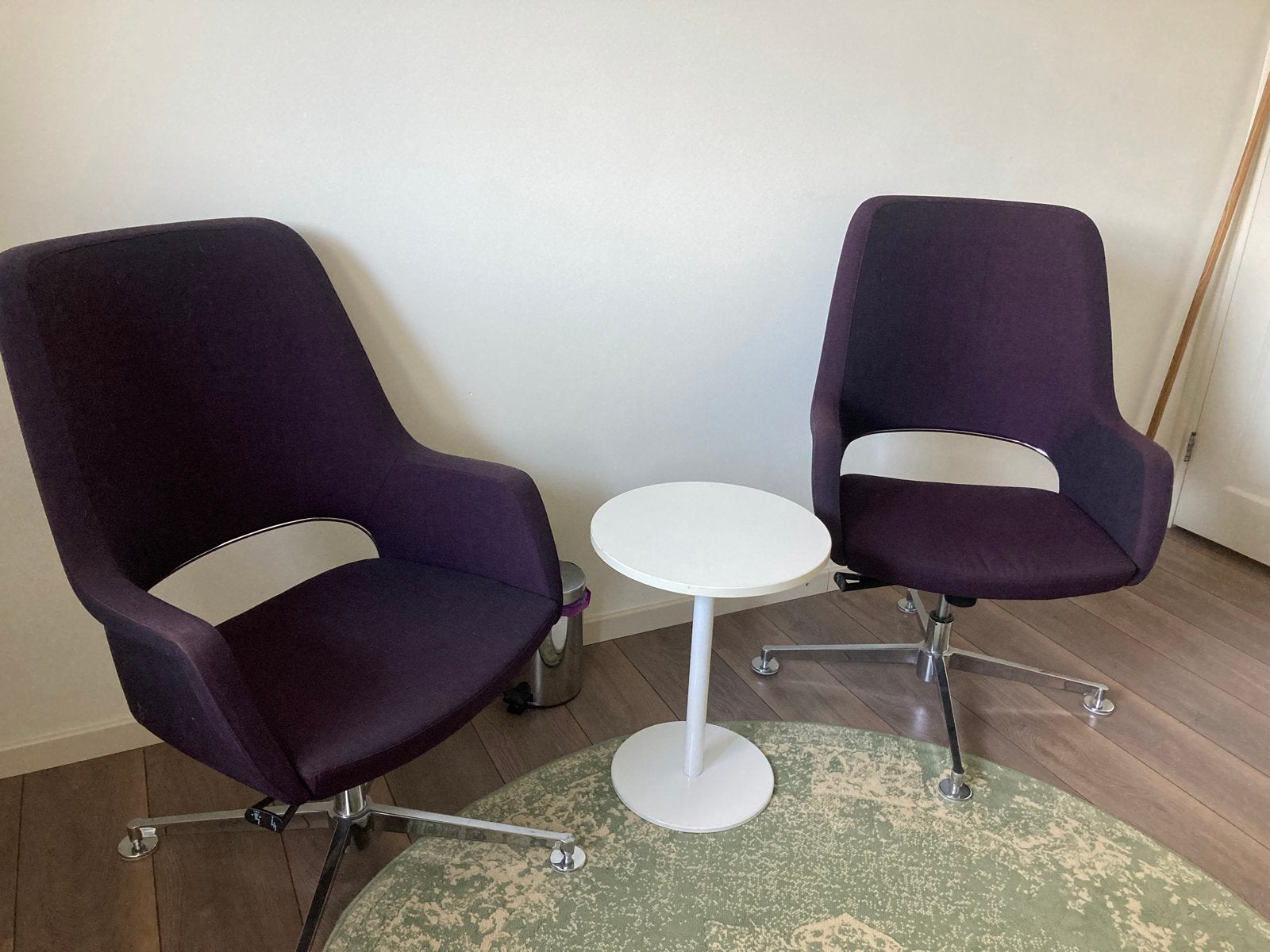 Twee paarse relaxstoelen, Huis en Inrichting, Stoelen, Ophalen, Twee, Overige kleuren, Zo goed als nieuw