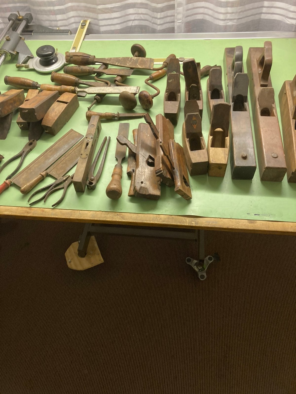 Oud gebruikt gereedschap, Ophalen