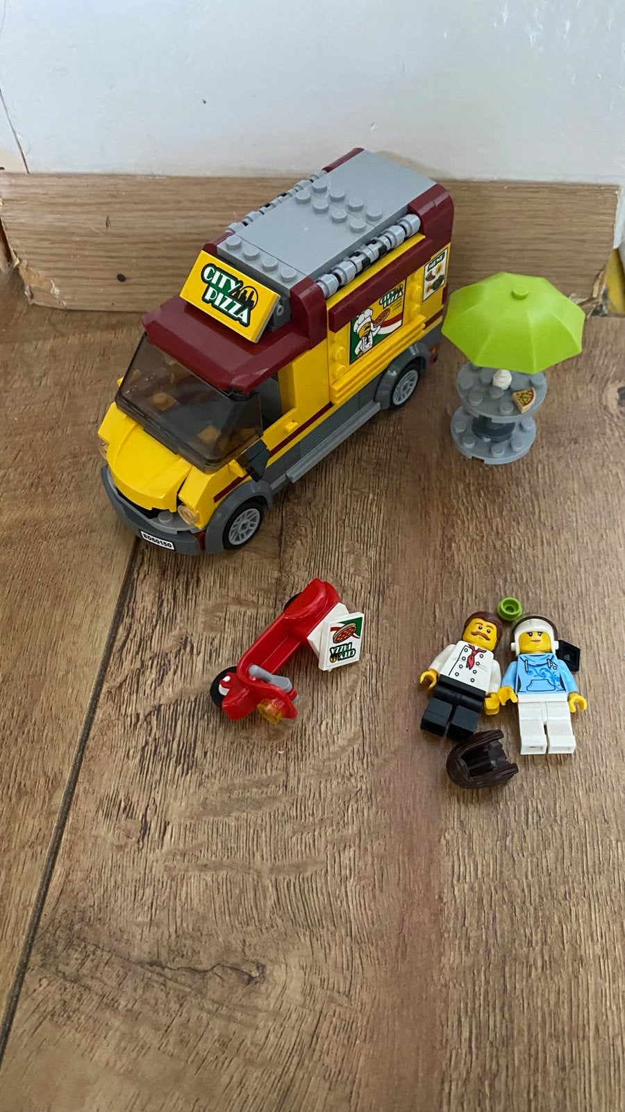 Lego City Pizza Van 60150 met minifiguren en instructies, City, Lego, Ophalen of Verzenden, Zo goed als nieuw