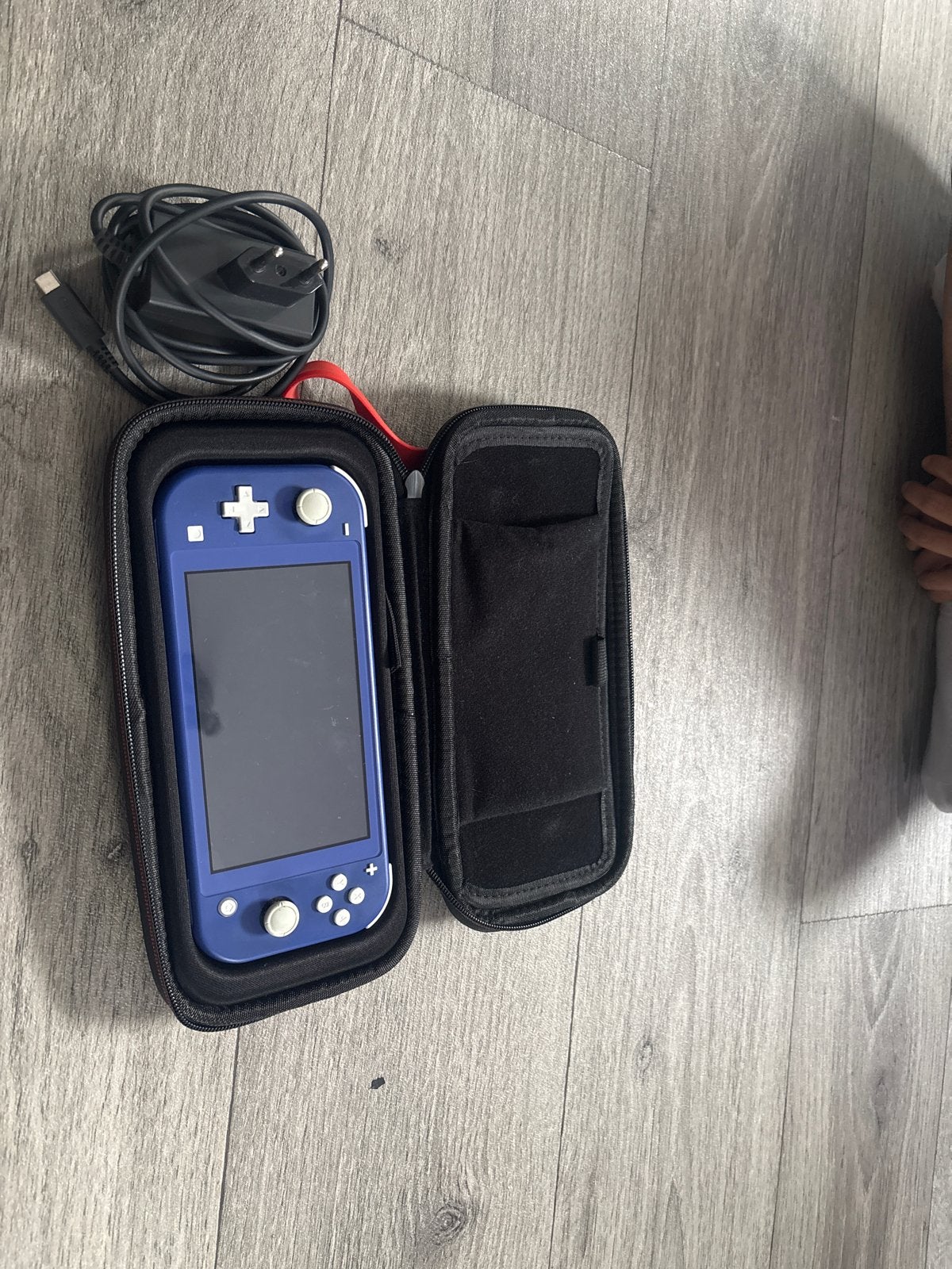 Nintendo Switch Lite met Minecraft en hoesje, Ophalen of Verzenden, Overige kleuren, Zo goed als nieuw, Met beschermhoes of tas