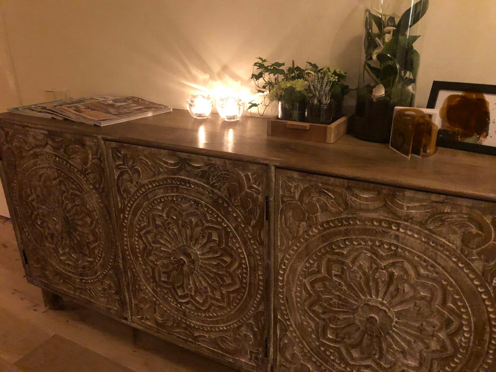 Prachtige Indiaas bohemian dressoir met snijwerk, 3 deurs, Ophalen, Met plank(en), Indiaas / Bohemian, 150 tot 200 cm