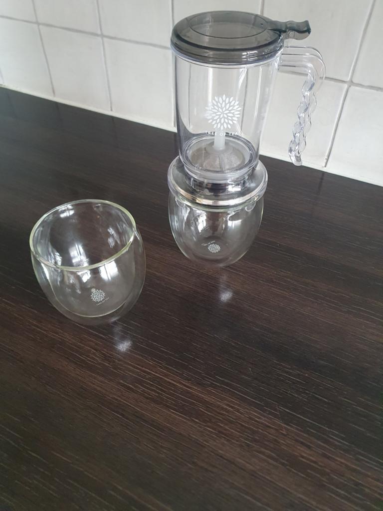 Theemaker van 'Tree of Tea'. Nieuwstaat, Overige materialen, Ophalen of Verzenden, Zo goed als nieuw, Overige stijlen