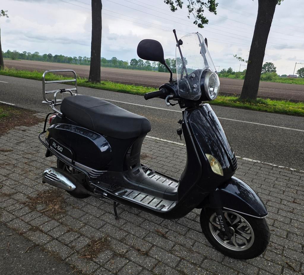 scooter riva turbho rl-50 brom alles werkt na behoren, Fietsen en Brommers, Ophalen, Zo goed als nieuw, Benzine