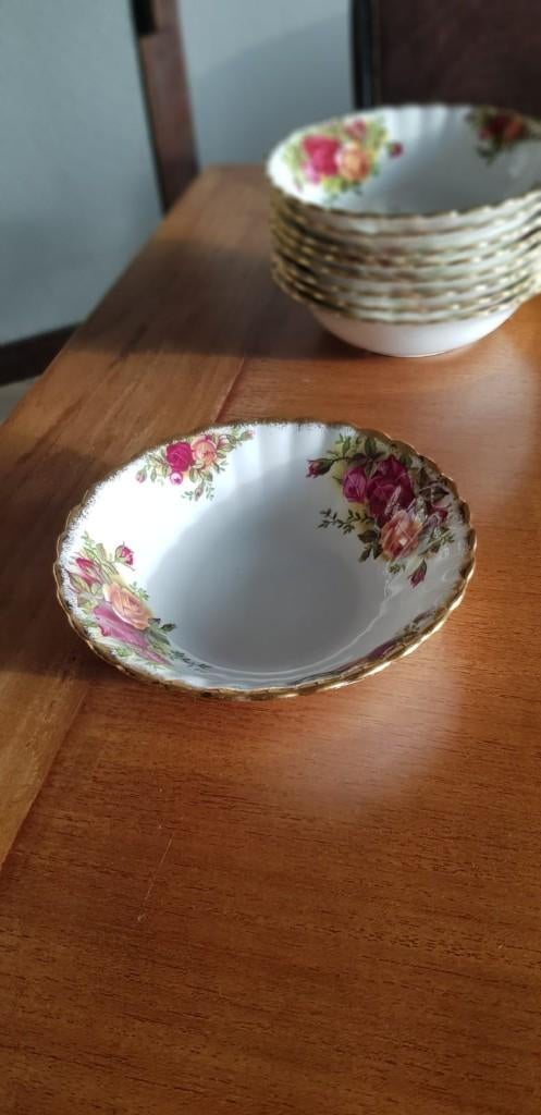 Royal Albert Old Country Roses (papkom), Antiek en Kunst, Ophalen of Verzenden