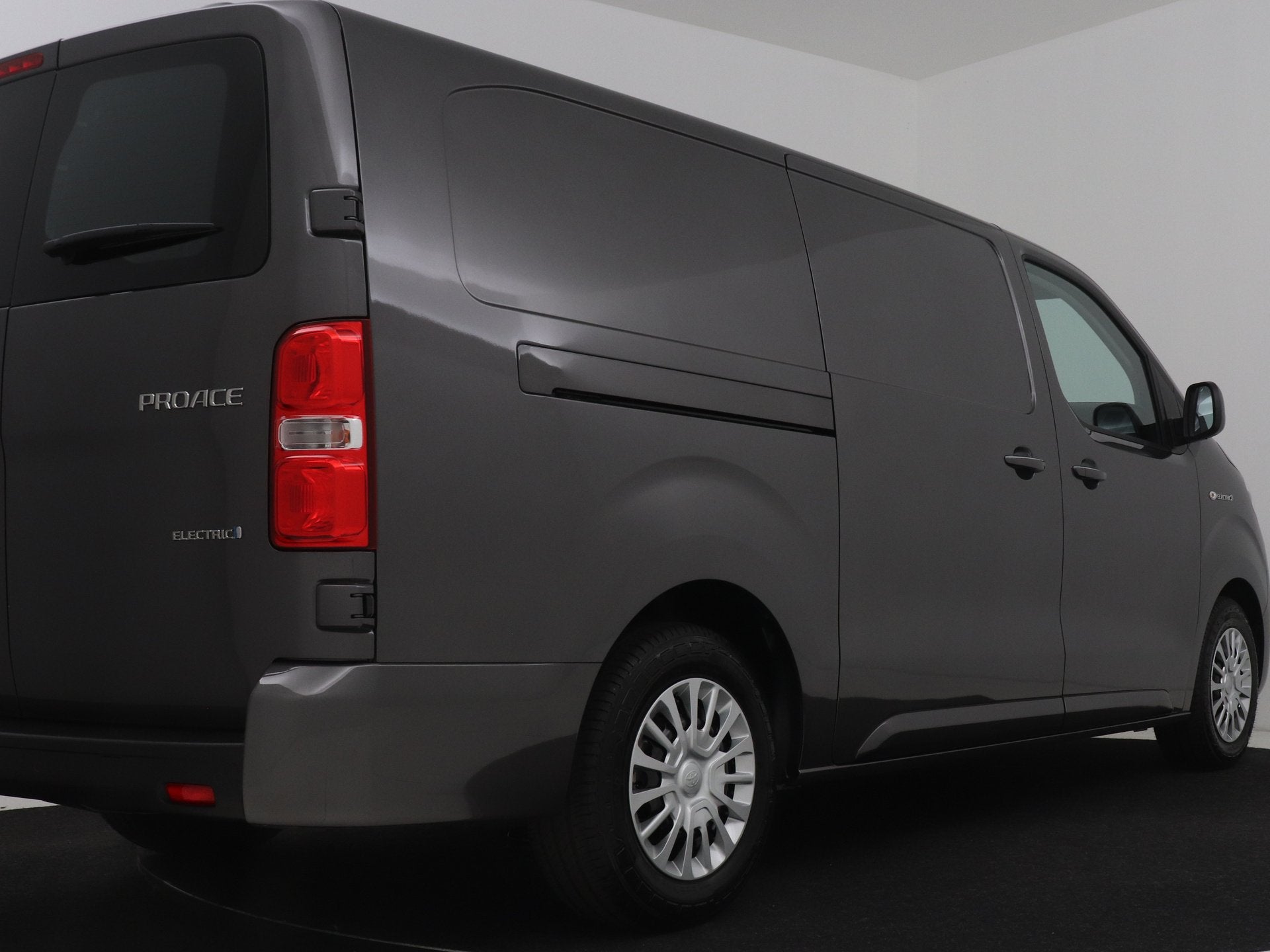 Toyota PROACE Electric Worker Long Professional Extra Range, Auto's, Zwart, 24 maanden, Origineel Nederlands, 75 kWh