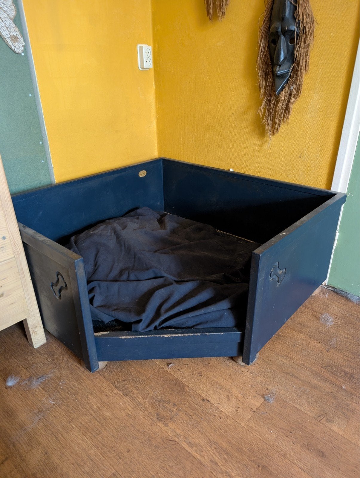 Mooie grote hardhouten hondenmand voor in de hoek, Ophalen, Gebruikt, Overige
