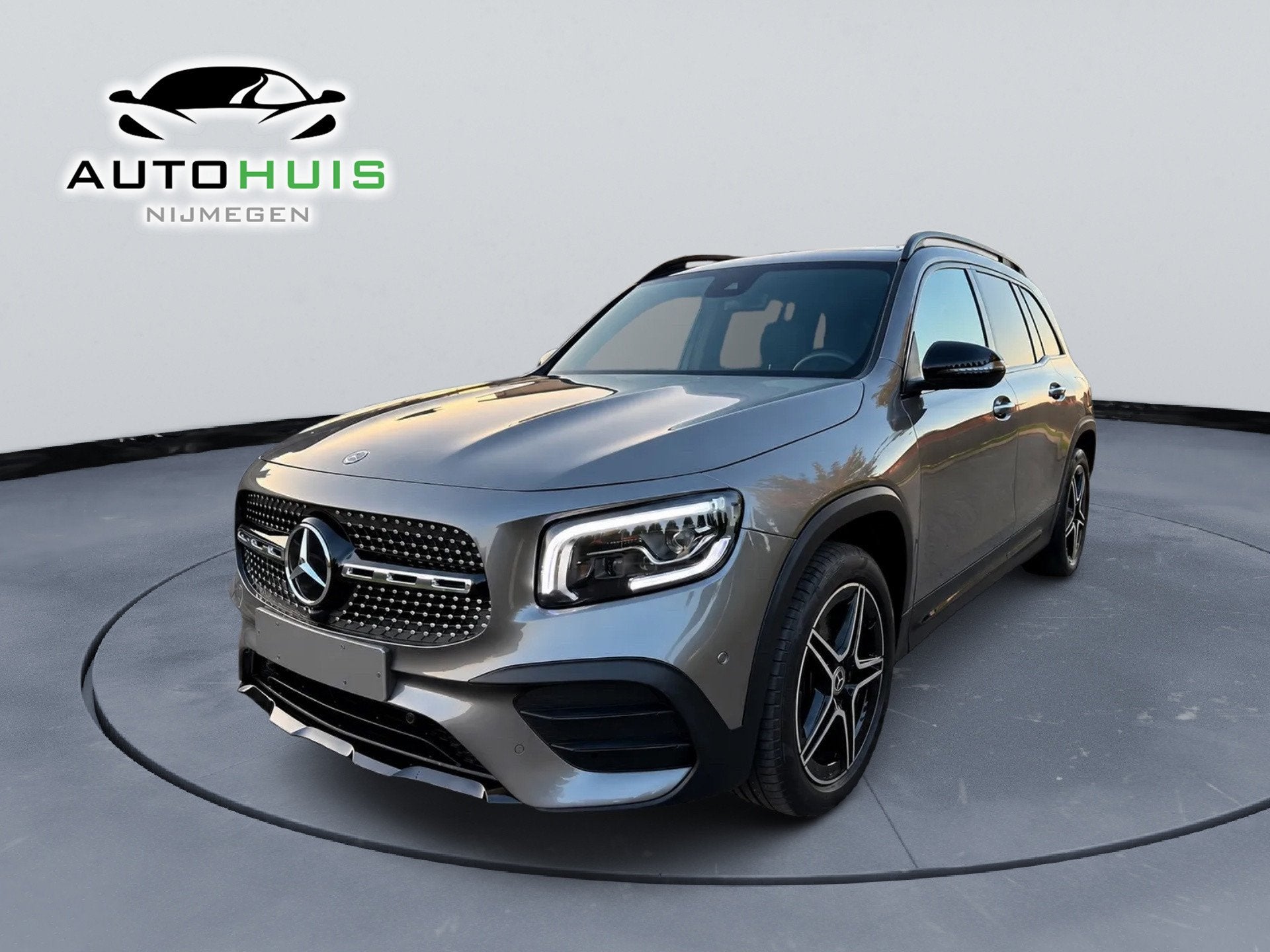Mercedes-Benz GLB 200 AMG Line Panoramadak Nightpakket Elekt, Auto's, Voorwielaandrijving, Dealer onderhouden, Gebruikt, Zwart