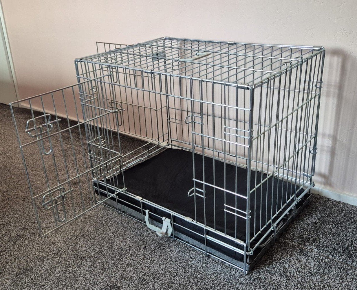 stalen bench inclusief mat, Dieren en Toebehoren, Ophalen, Zo goed als nieuw