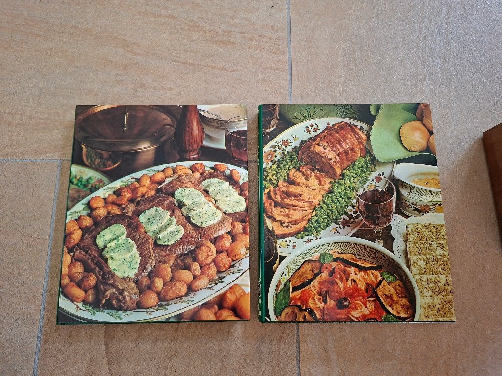 Koken zonder grenzen - 2 kookboeken o.a. Vleesgerechten, Ophalen of Verzenden, Zo goed als nieuw