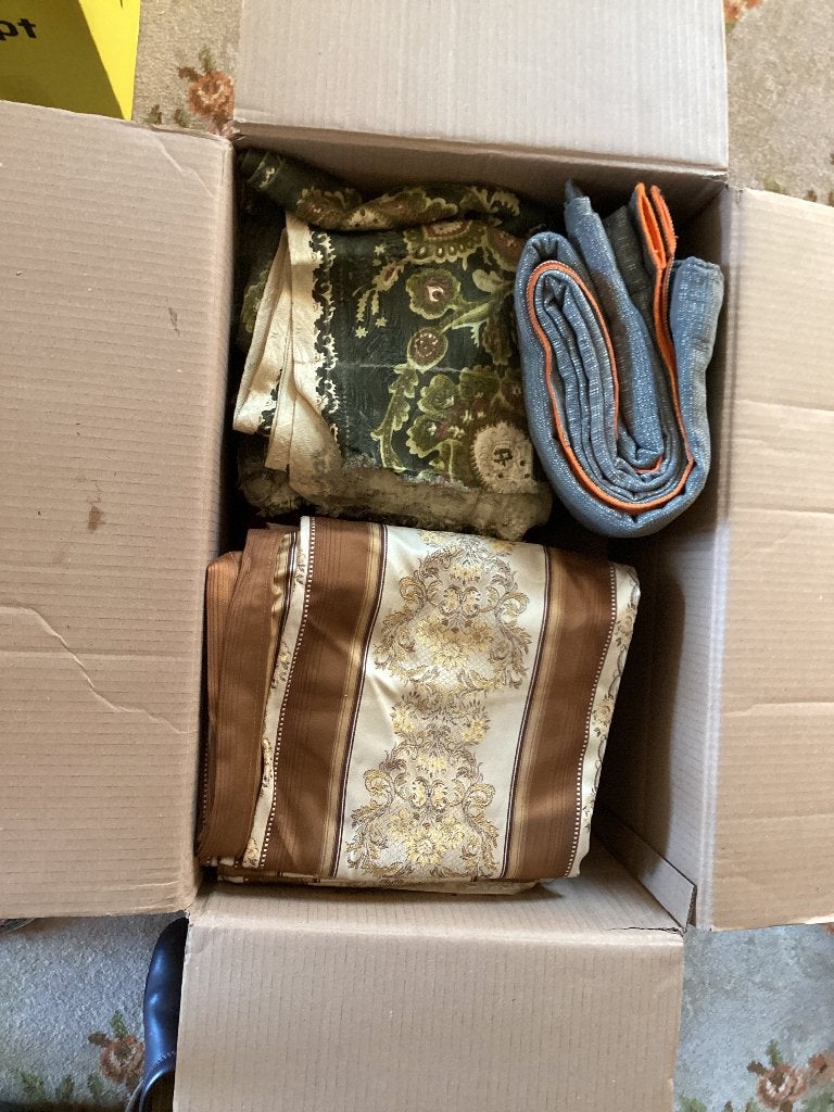 Doos vol gordijnstof, Huis en Inrichting, Ophalen