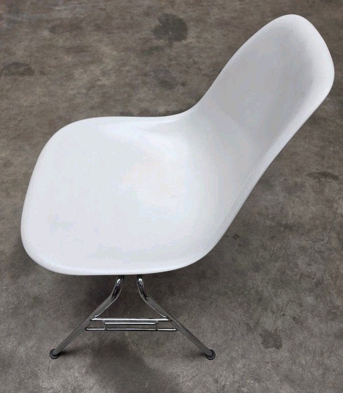 Vitra Eames Plastic Chair - Wit met chroom onderstel, Ophalen, Gebruikt, Wit, Eén