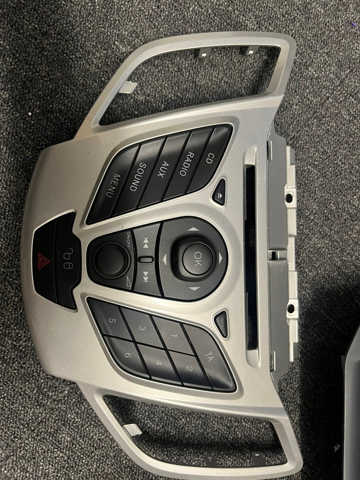 Te koop of te ruil bedieningspaneel + radio+ box, Auto-onderdelen, Voor, Nieuw, Ophalen of Verzenden, Spatbord