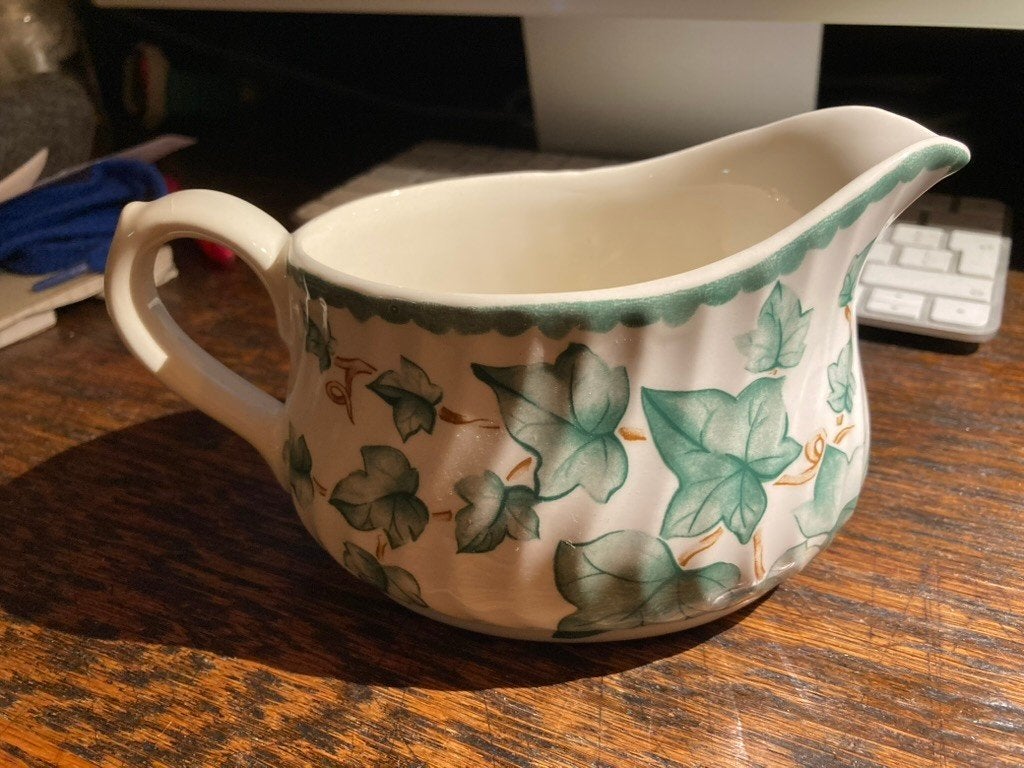 Sauskom Juskom Barratts Engels servies Country Vine vintage, Huis en Inrichting, Keuken | Servies, Ophalen, Zo goed als nieuw
