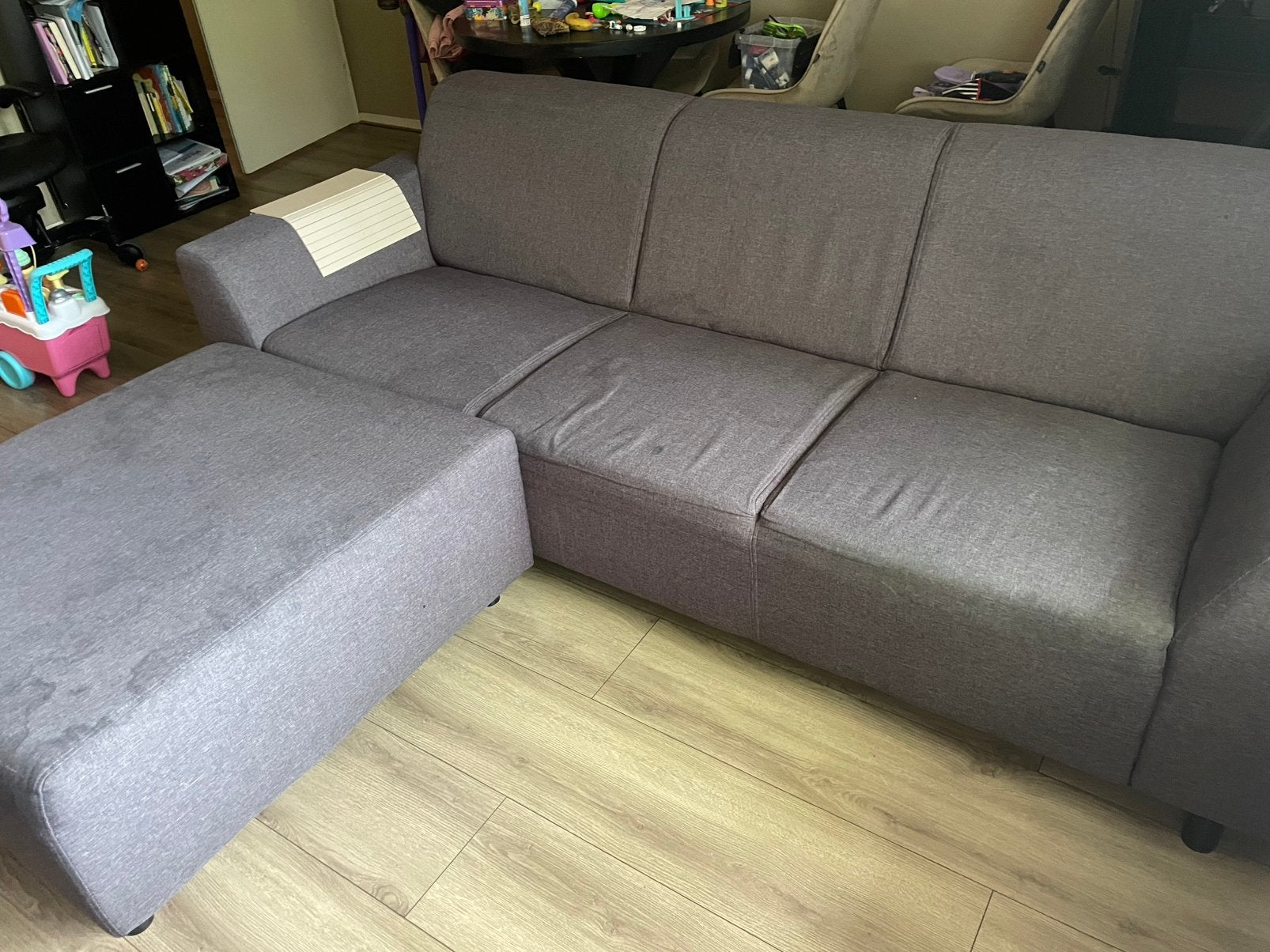 Gratis Grijze bank met chaise longue - Gebruikt, Huis en Inrichting, Banken | Bankstellen, Ophalen, Gebruikt, 125 tot 150 cm, Hoekbank