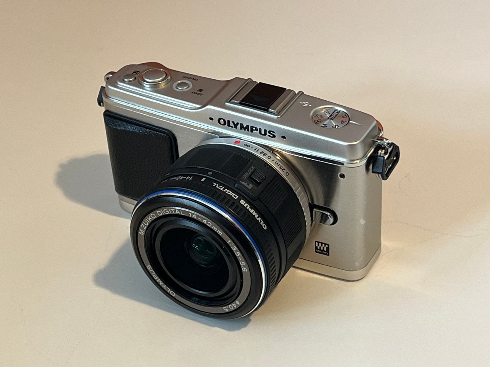 Olympus PEN E-P1 Body (Zilver) met 14-42mm kitlens, Ophalen, Zo goed als nieuw, Systeemcamera, Olympus