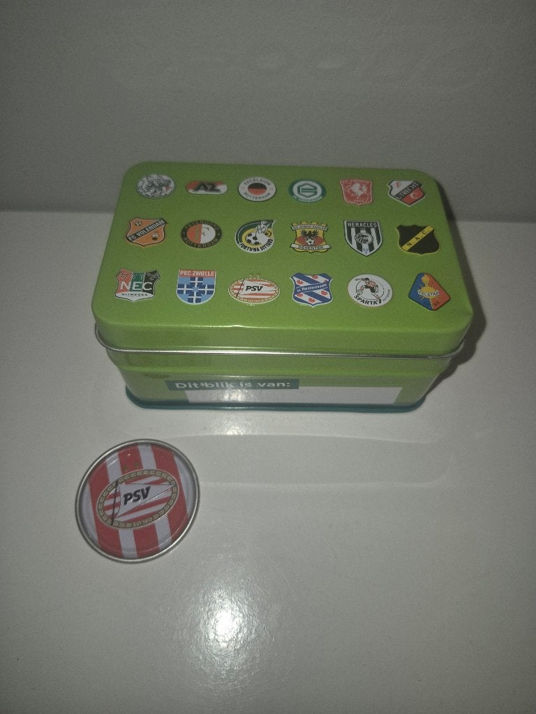 Plus voetbal verzamel blikje, Verzamelen, Plus, Ophalen of Verzenden
