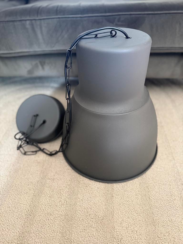 Ikea lamp grijs, Ophalen, Gebruikt, Rond, Grijs