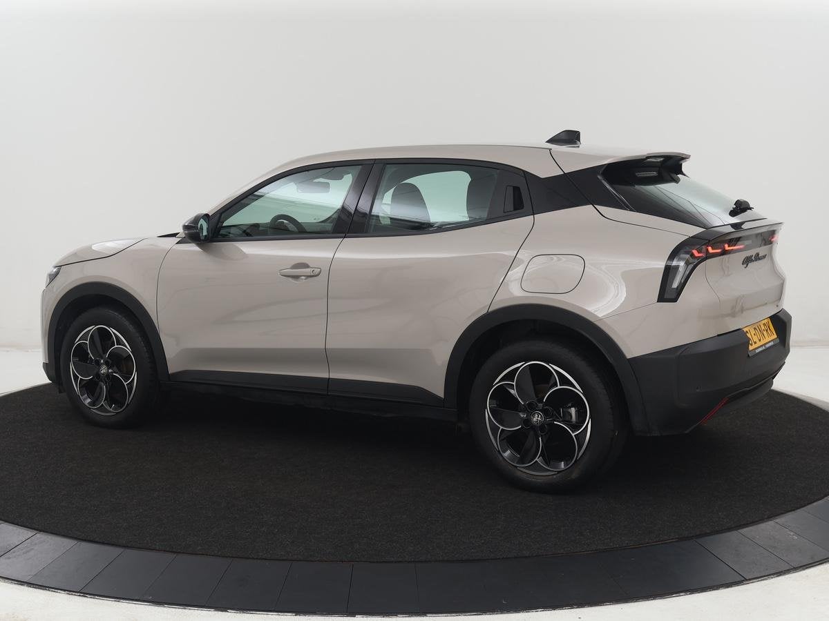 Alfa Romeo Junior Elettrica 54 kWh | SOH 97,3% | Adaptive cr, Auto's, 413 km, Stof, Gebruikt, Parkeersensor