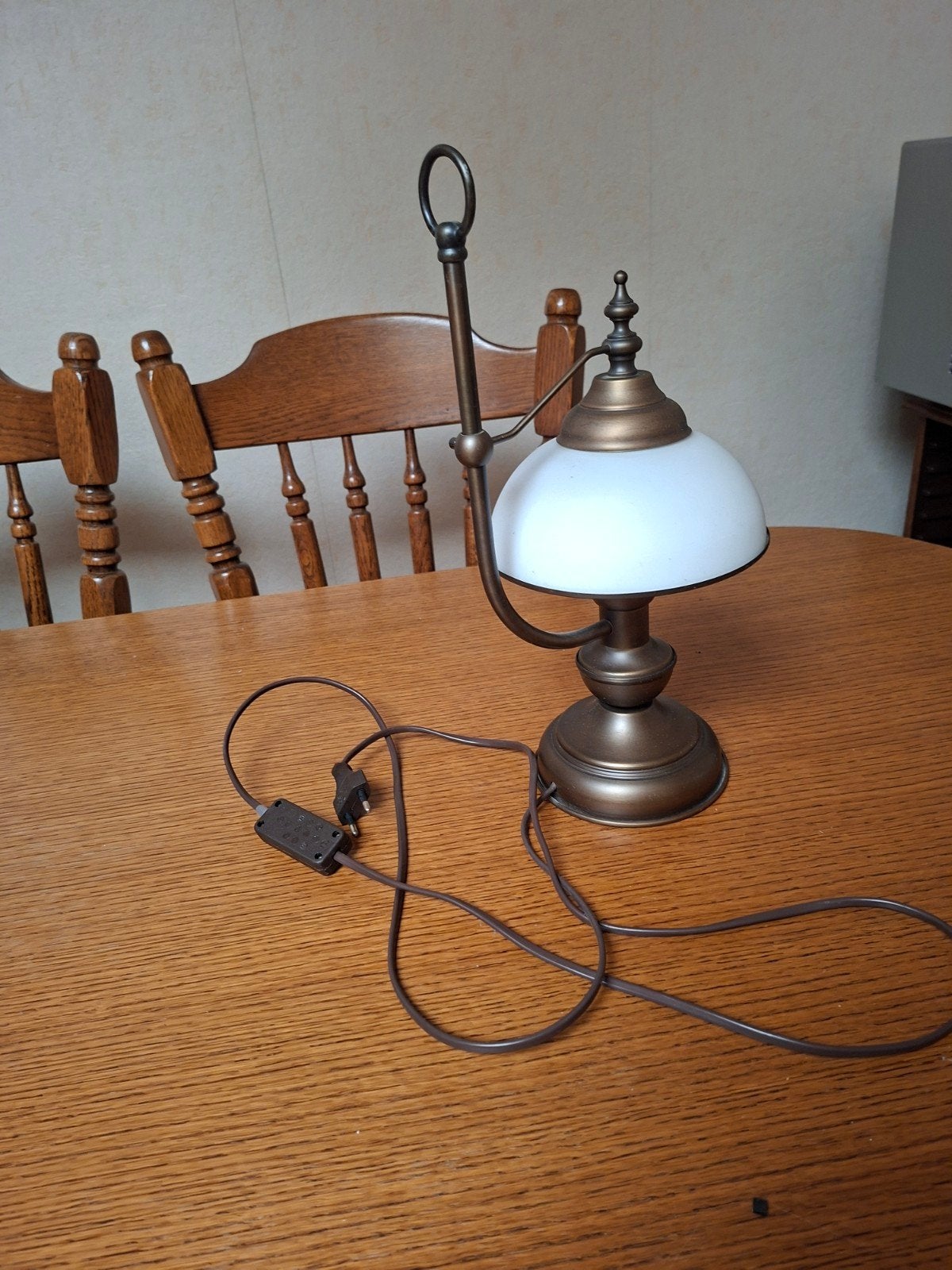 Vintage Tafellamp met Melkglas Kap - Bronskleurig, Huis en Inrichting, Gebruikt, Met kap, Ophalen of Verzenden, Glas