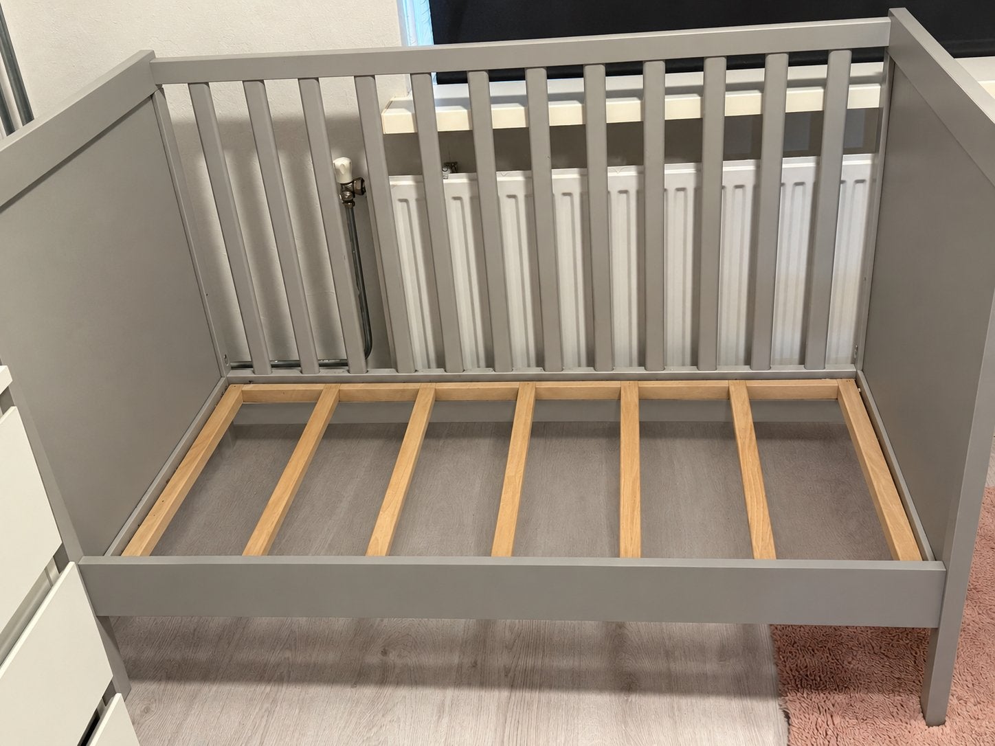 Babybedje ledikant grijs, Ophalen, Zo goed als nieuw, Minder dan 140 cm, Minder dan 70 cm