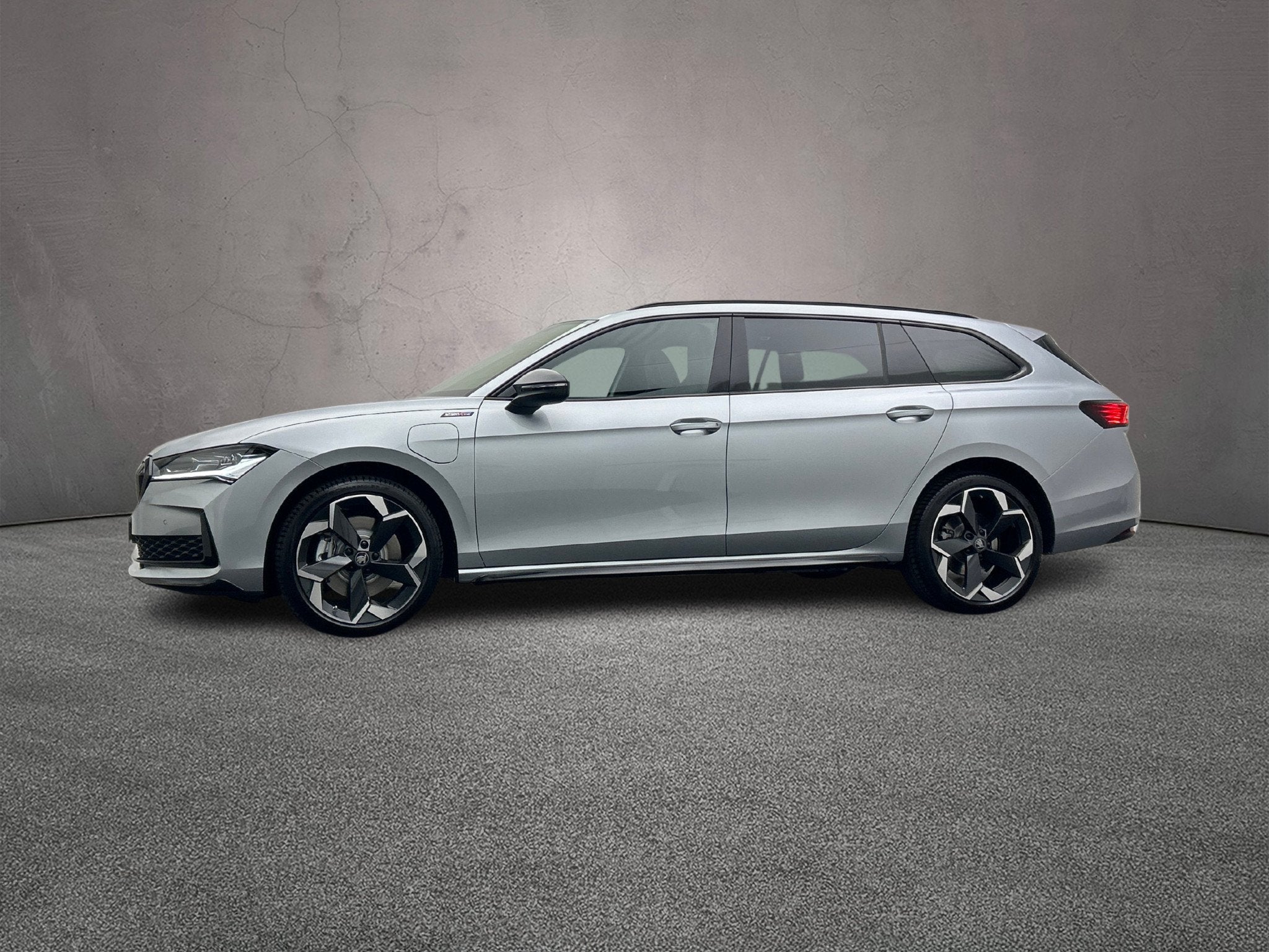 Skoda Superb Combi, Auto's, Skoda, Euro 6, 4 cilinders, 250 km/l, 135 min