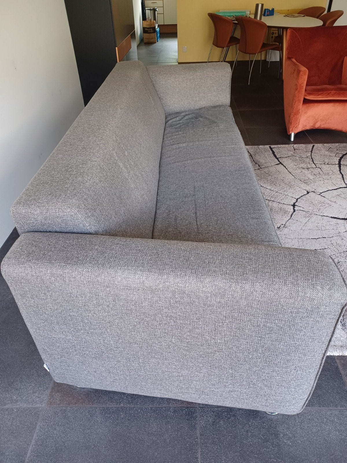 Comfortabele grijze driezitsbank, Ophalen, Gebruikt, Driepersoons, 75 tot 100 cm