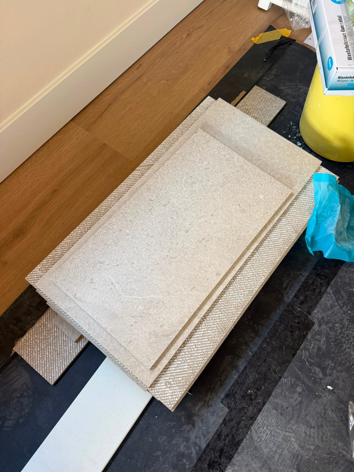 Restpartij tegels - Airock Clay beige, Doe-het-zelf en Verbouw, Tegels, Ophalen, 40 tot 60 cm, Keramiek, Zo goed als nieuw